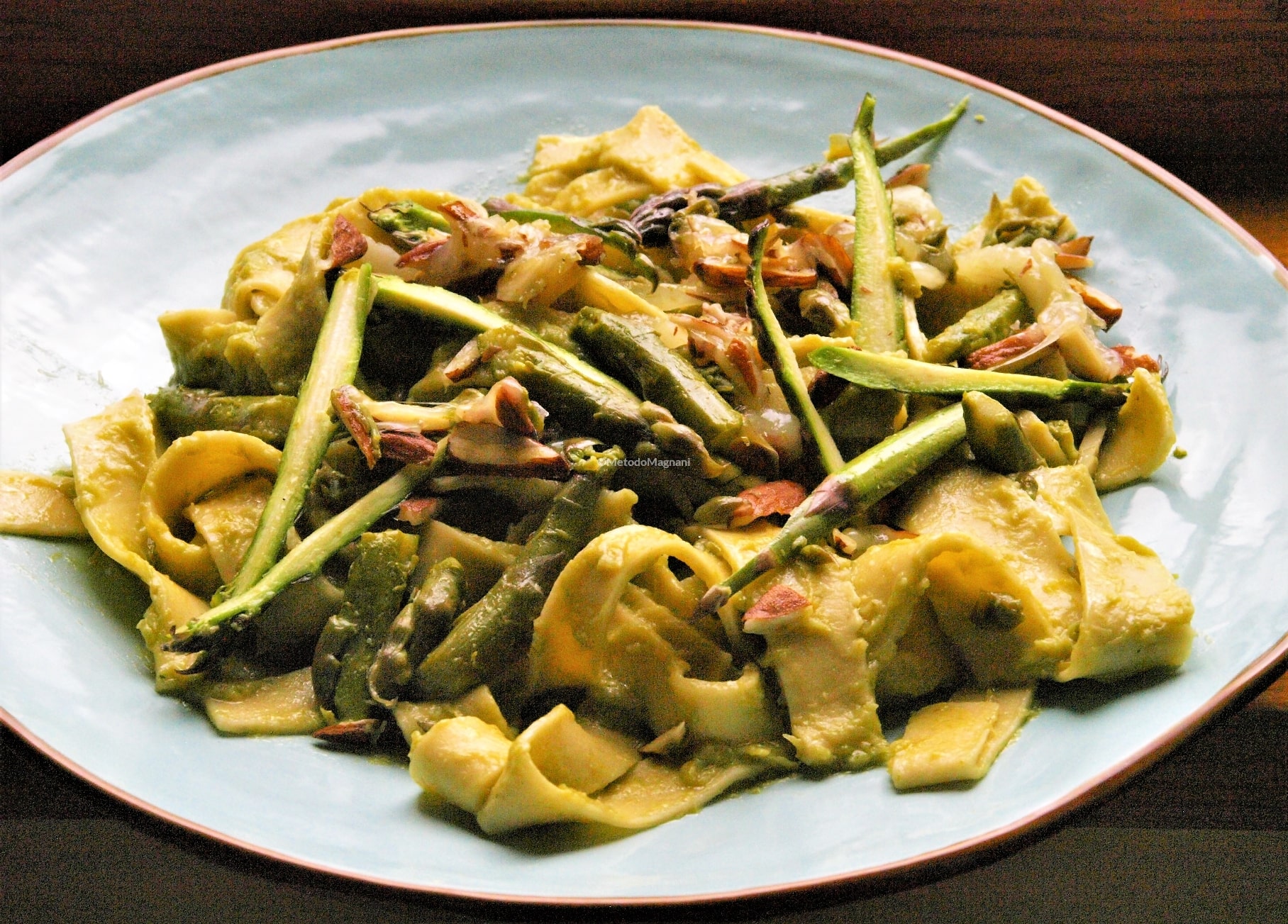 ricetta tagliatelle di farro asparagi mandorle