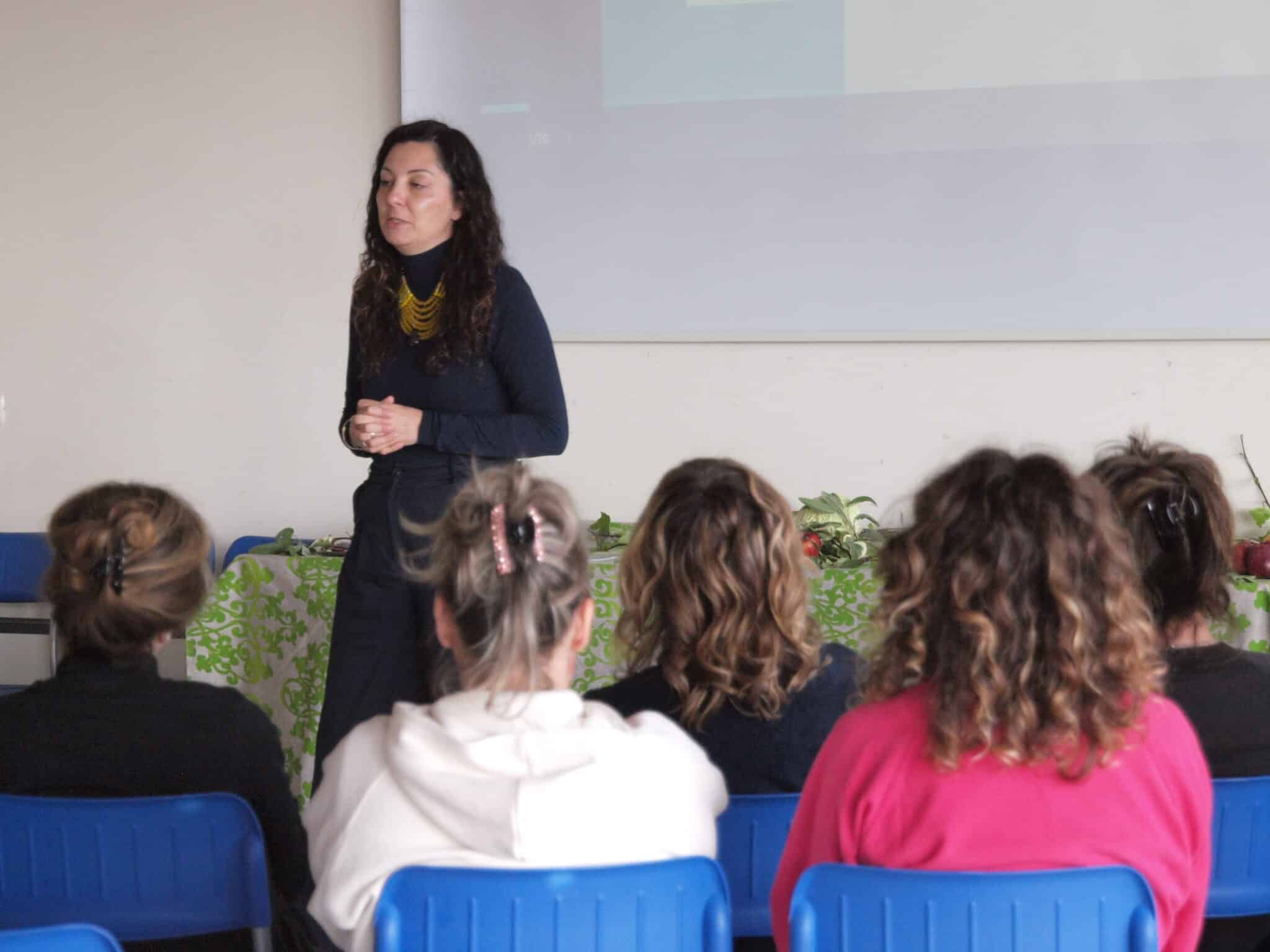 Dott.sa Laura Magnani Intervento sui Cibi del giorno per una Buona notte